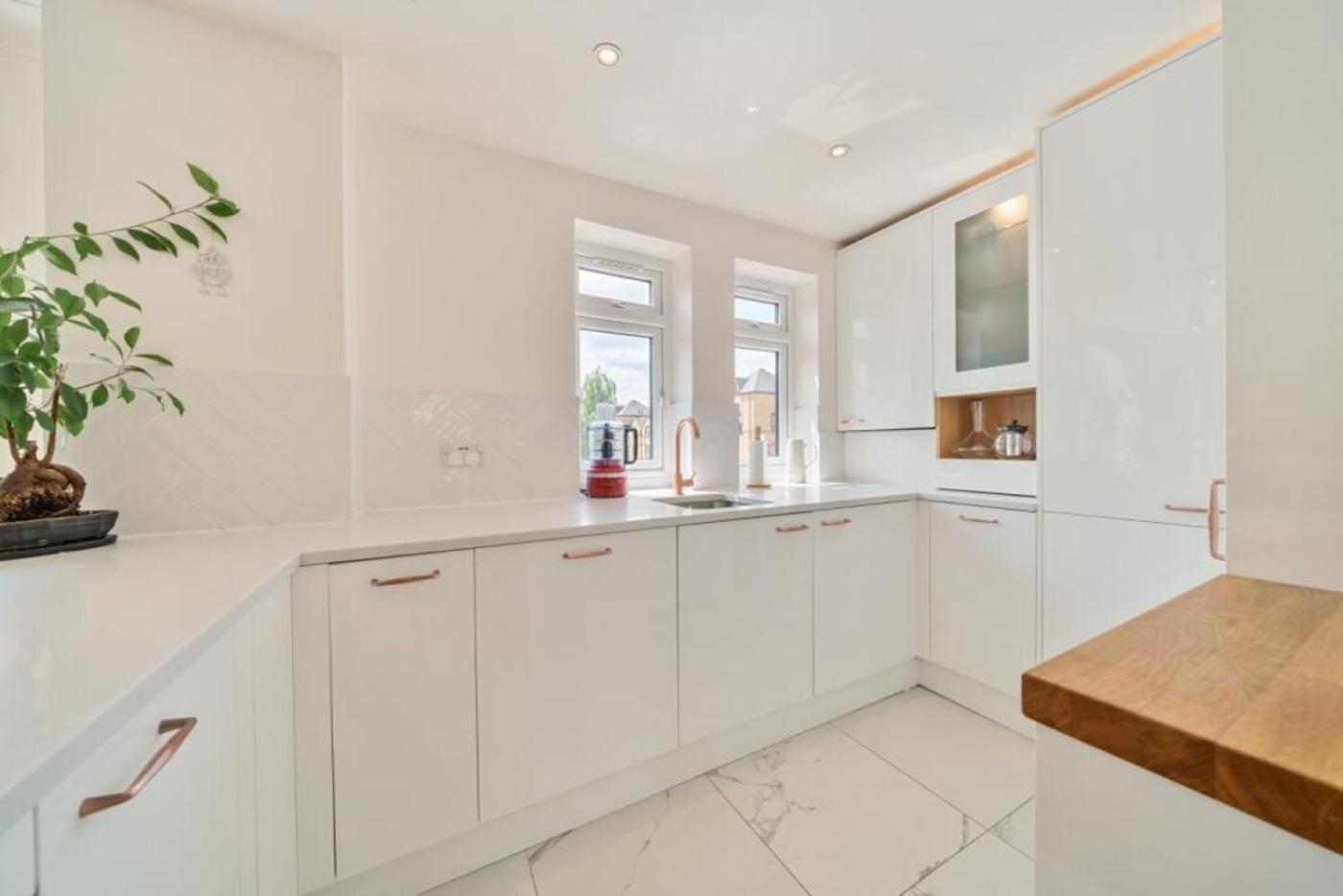 Elegant Modern Cozy 3Bd Apt 1Gb Wifi - Luxurylondonstays Case de vacanță